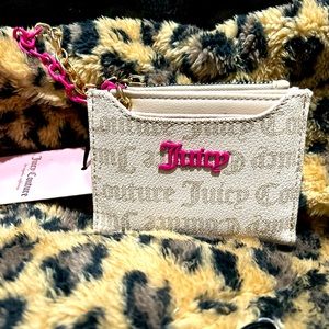 Juicy Couture Wallet Can’t Tame Her, w/ chain & detachable card holder in sand